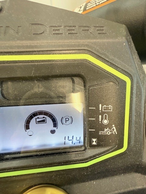 2024 John Deere Z370R ELECTRIC Image 3