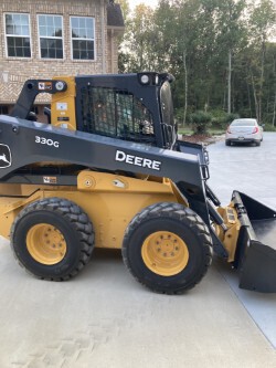 2023 John Deere 330G