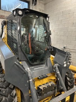 2023 John Deere 330G