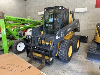 2023 John Deere 330G