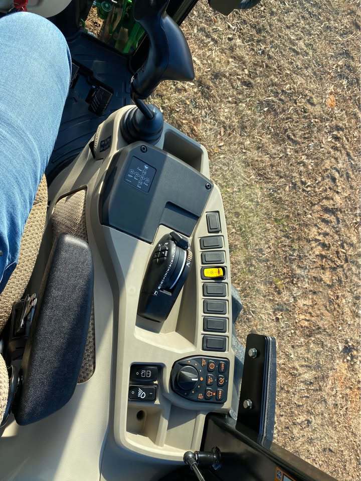 2026 John Deere 4075R Image 9