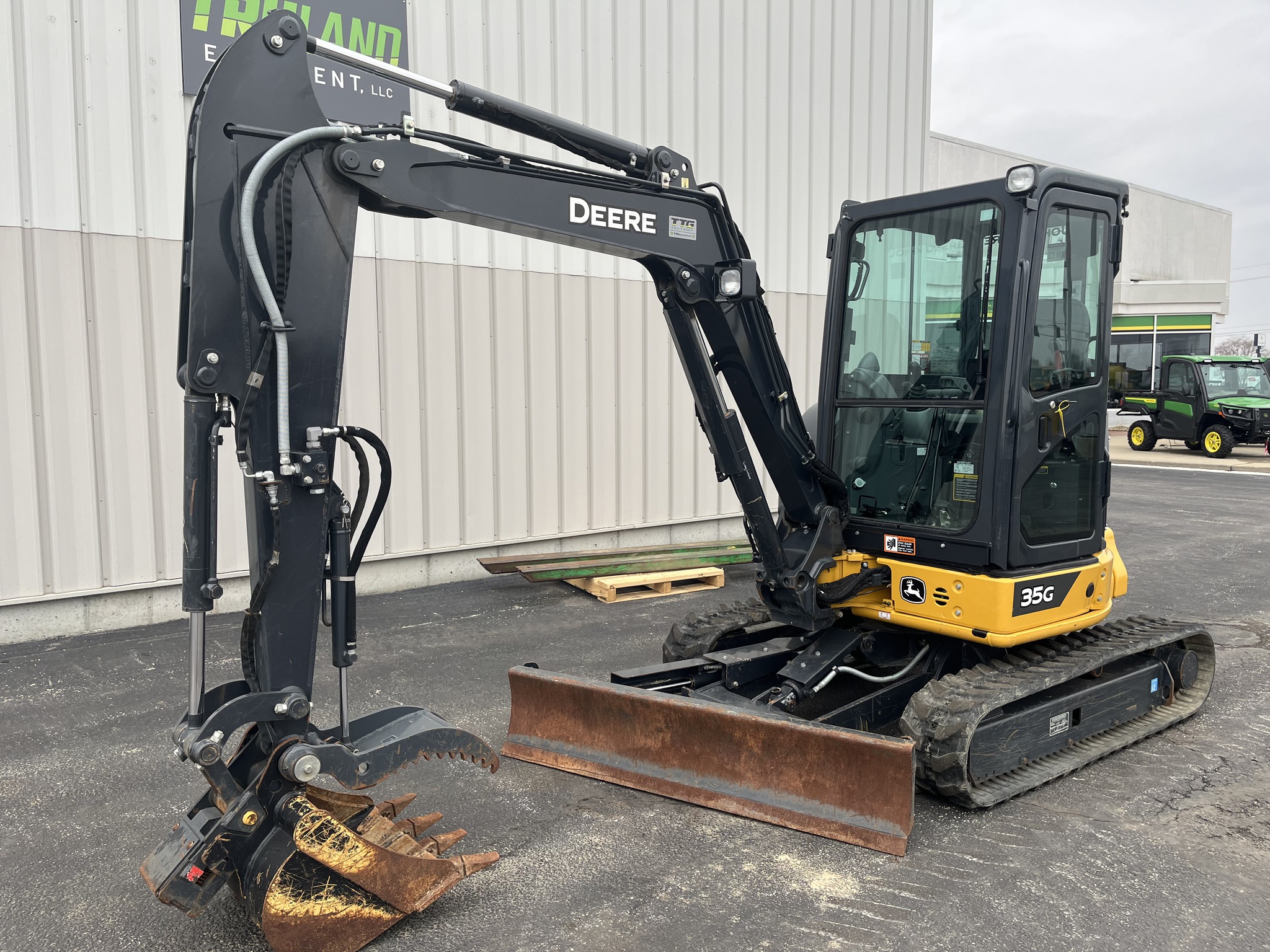 2022 John Deere 35G Image 2