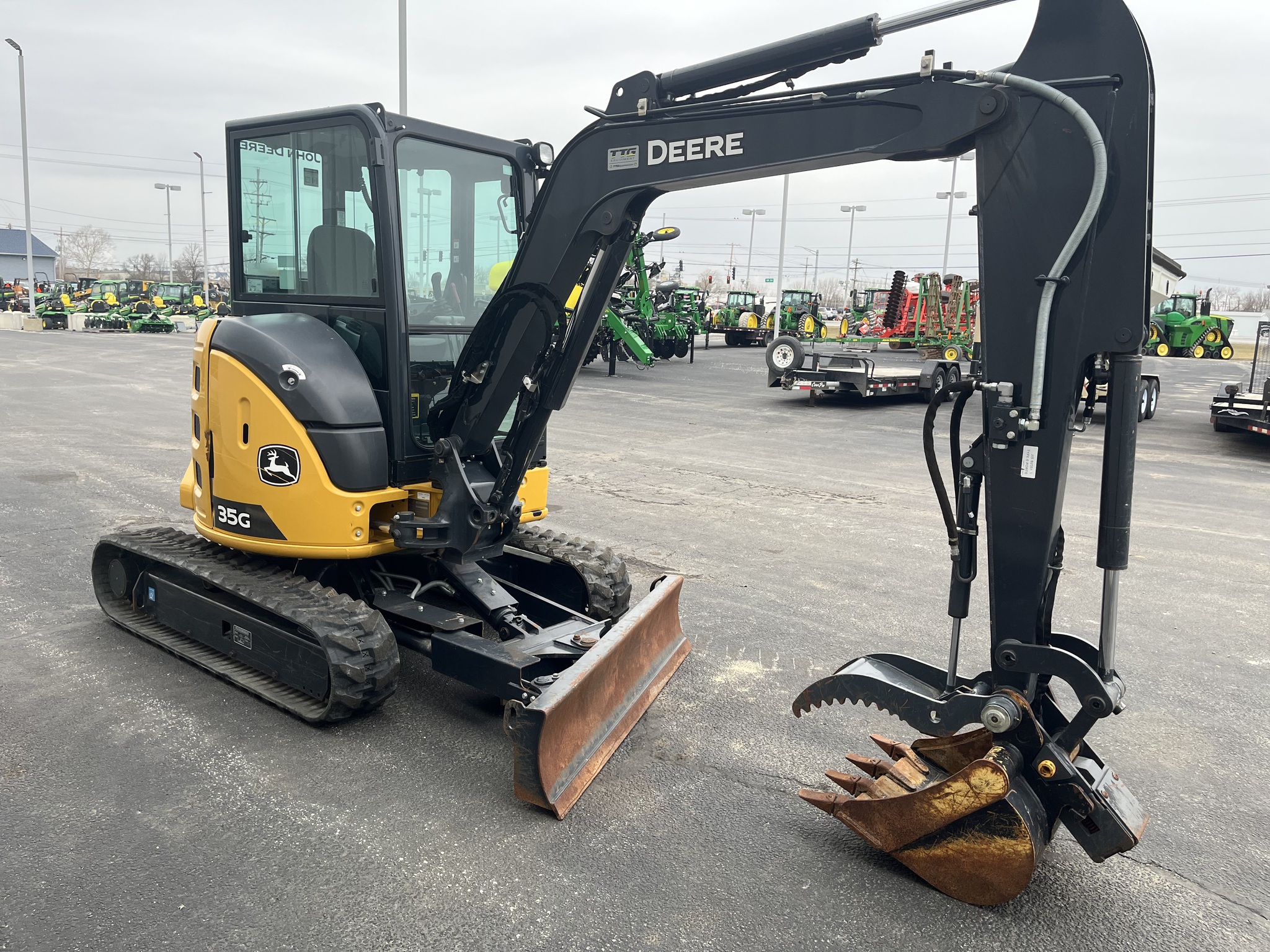 2022 John Deere 35G Image 6