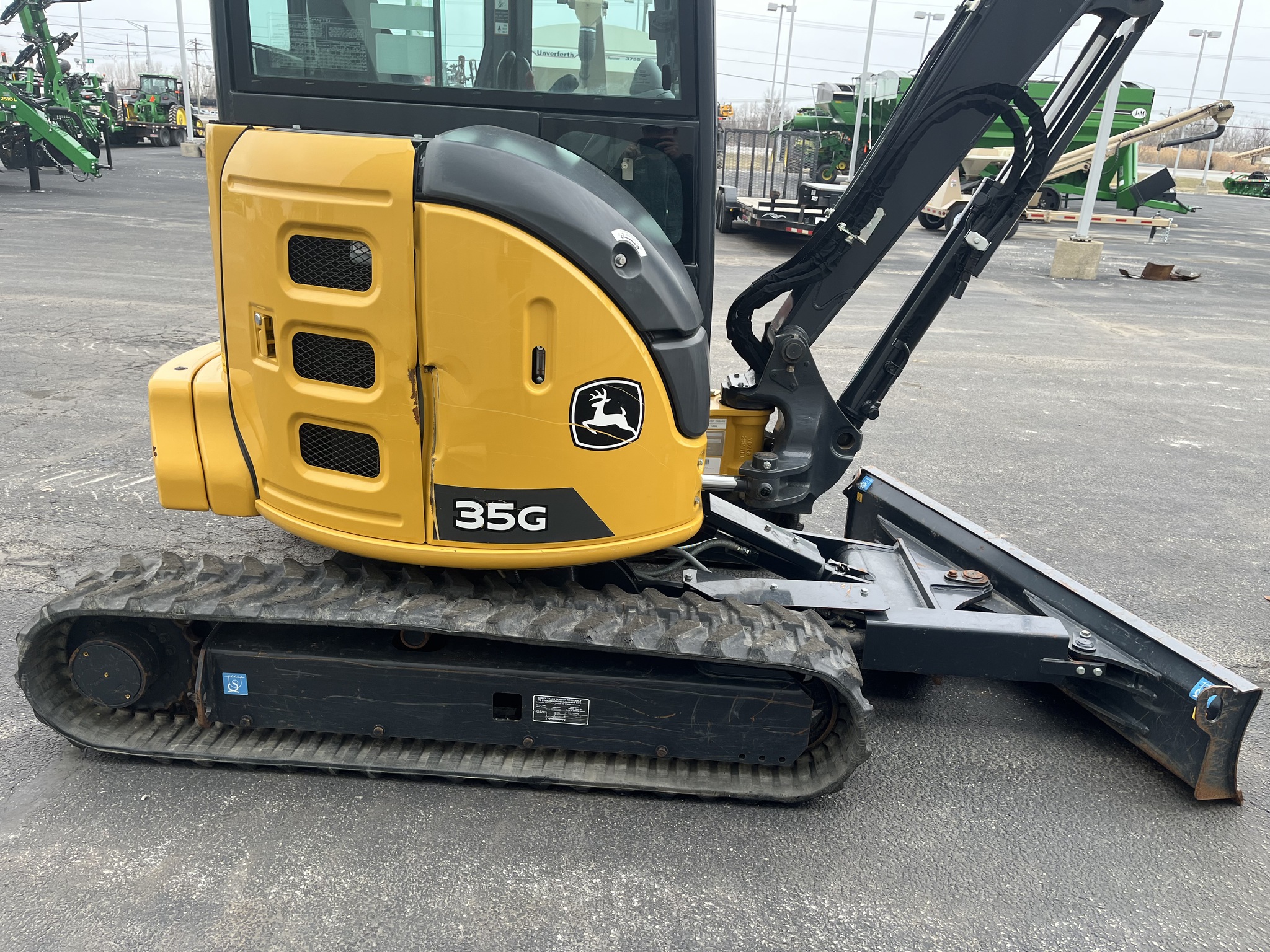 2022 John Deere 35G Image 8