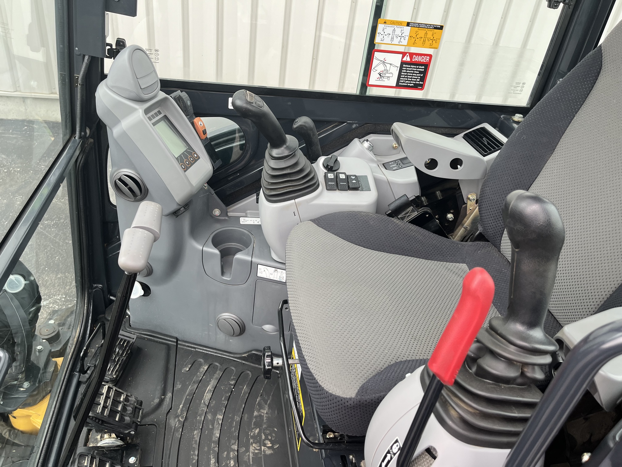 2022 John Deere 35G Image 16