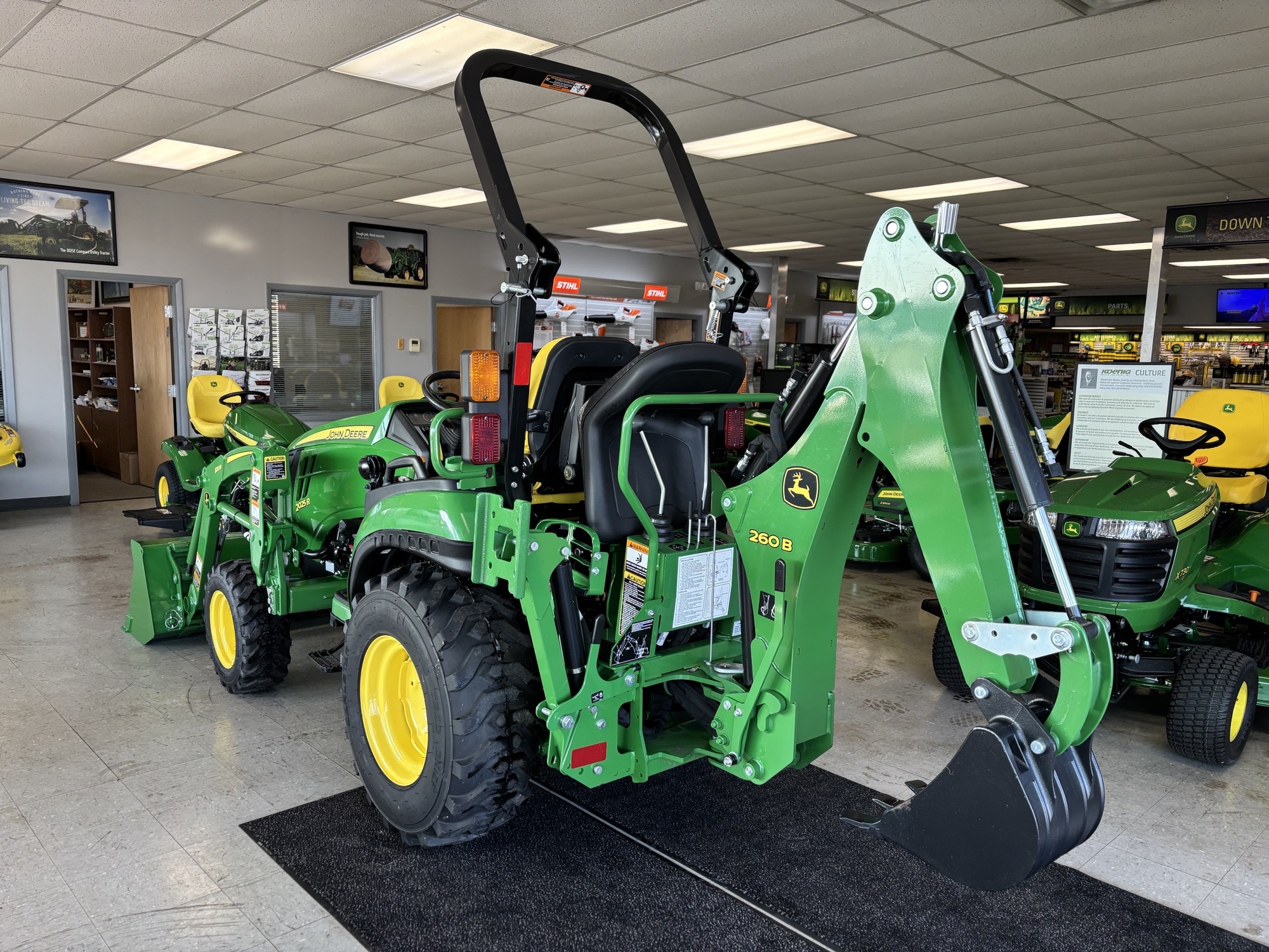 New In-Stock 2024 John Deere 2025R Compact Utility Tractors at Koenig Equipment in Lebanon, OH - PhotoXL3