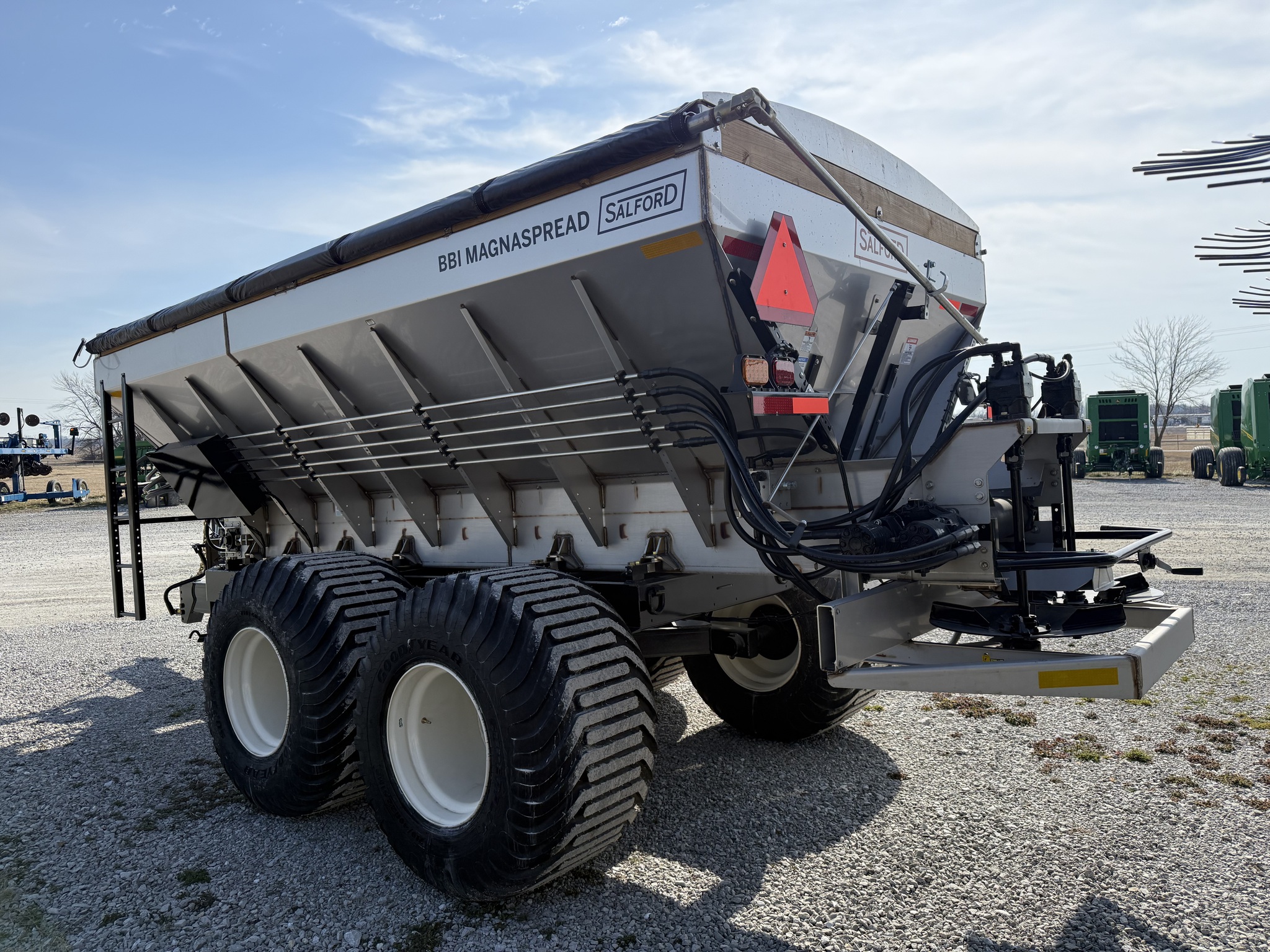  2025 BBI 16' MAGNASPREAD PT at Heritage Tractor in Nevada, MO