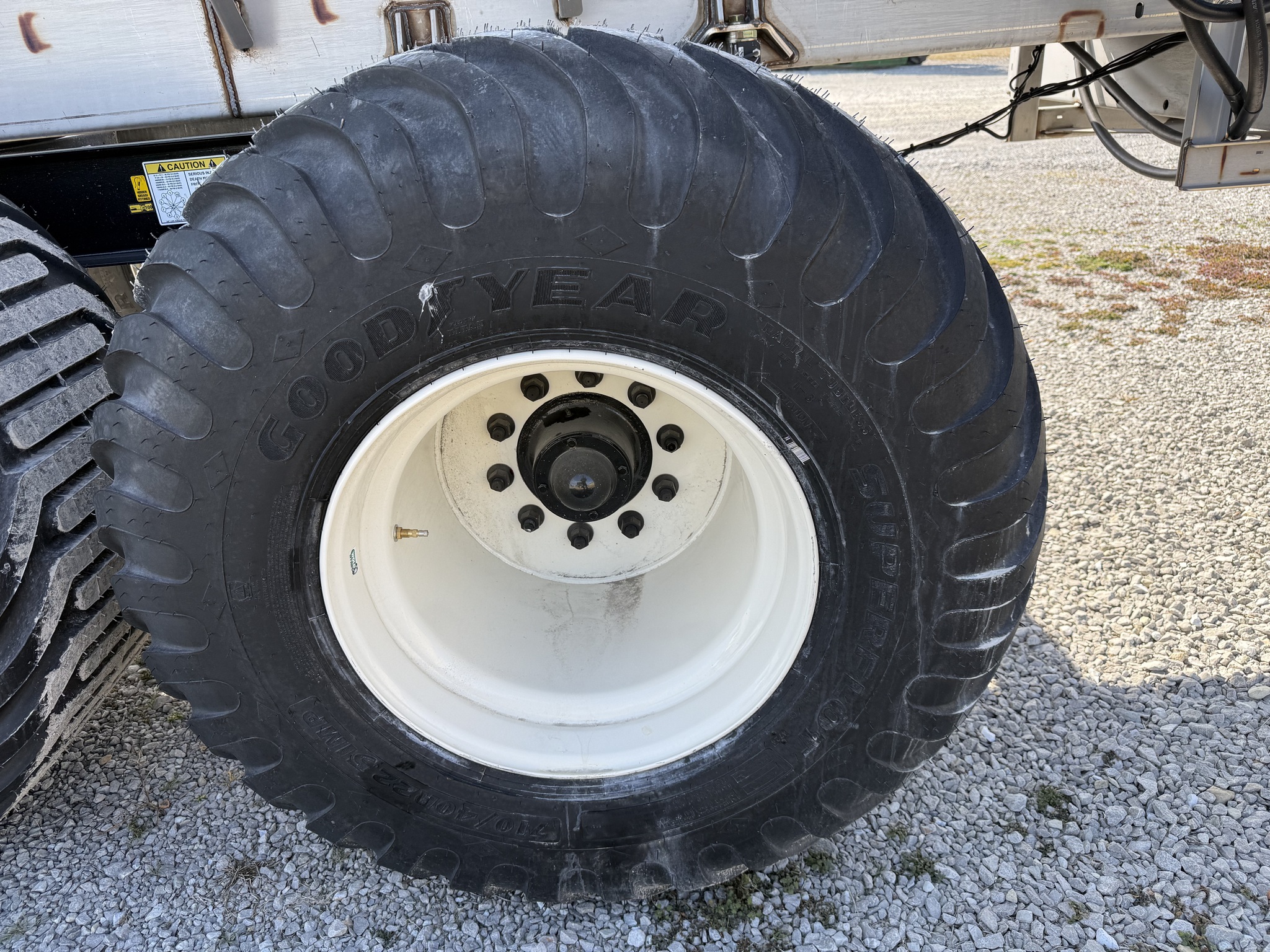  2025 BBI 16' MAGNASPREAD PT at Heritage Tractor in Nevada, MO