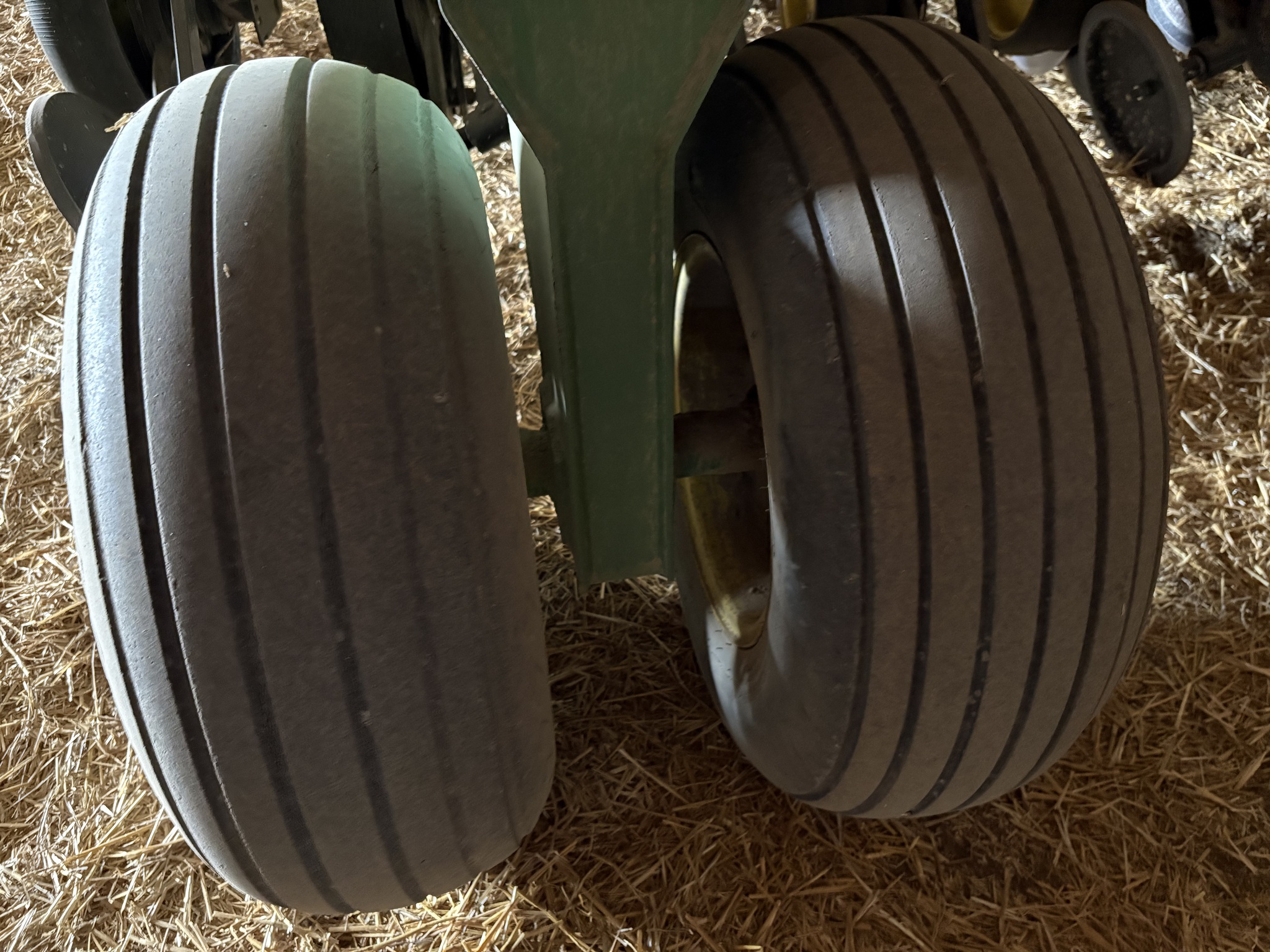 1998 John Deere 1900 Image 38