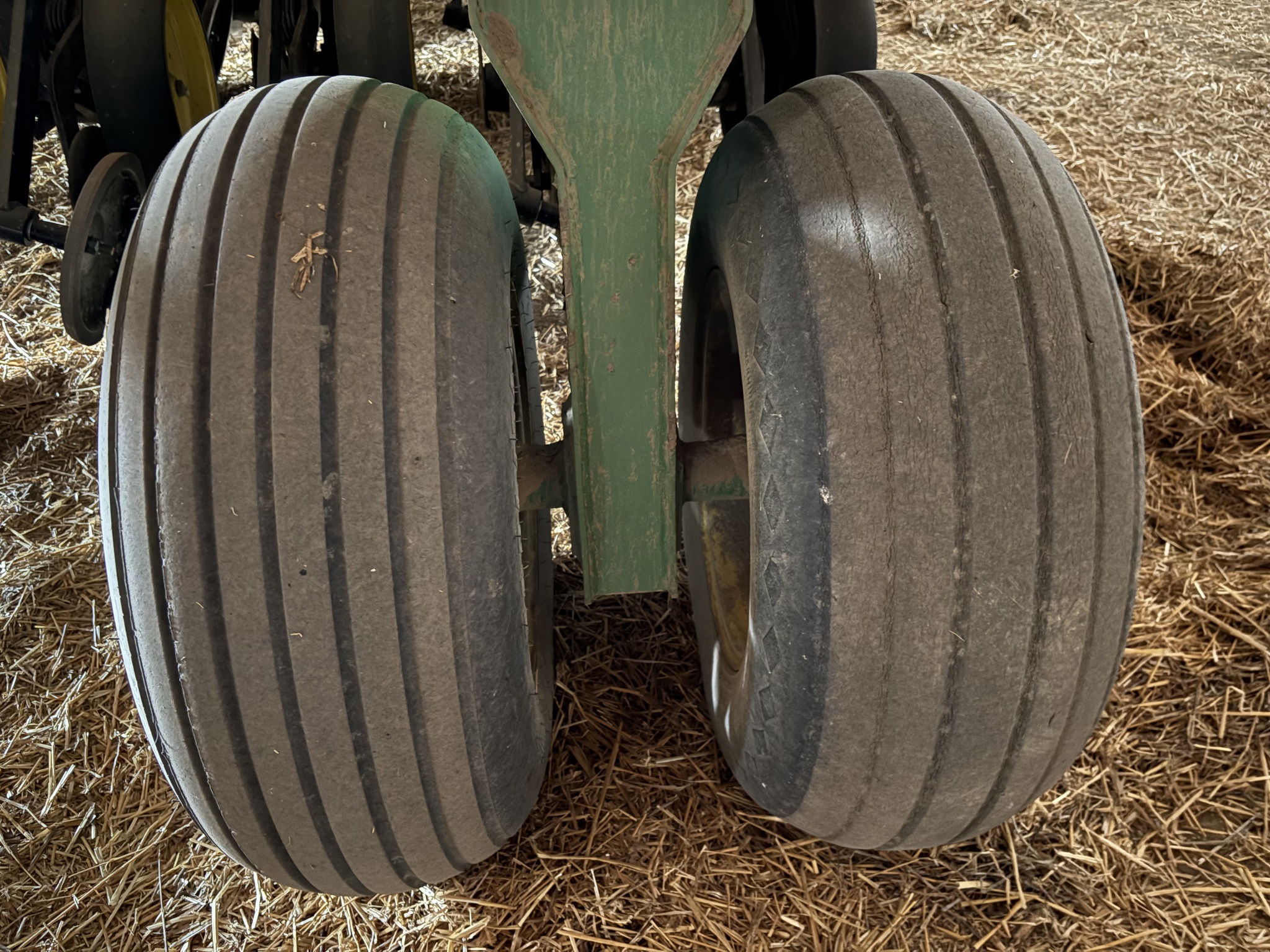 1998 John Deere 1900 Image 39