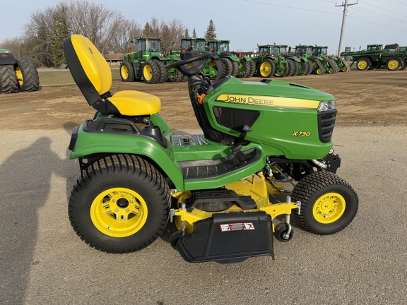 2022 John Deere X730 - Photo2