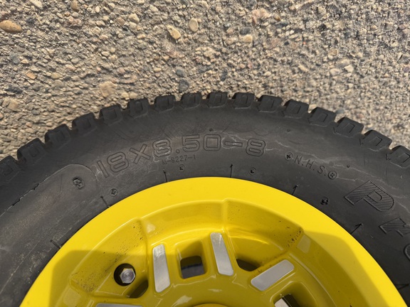 2022 John Deere X730 - Photo9