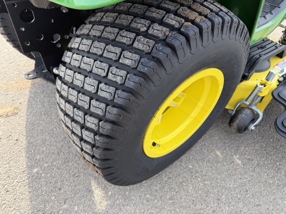 2022 John Deere X730 - Photo13
