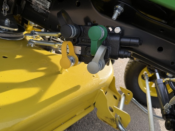 2022 John Deere X730 - Photo19