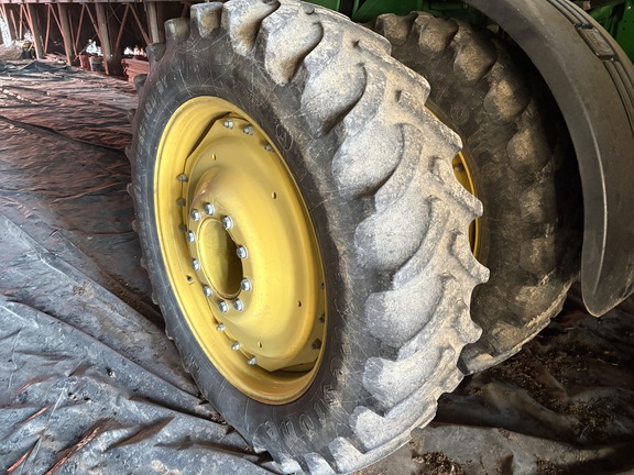 Photo of 2016 John Deere 8270R