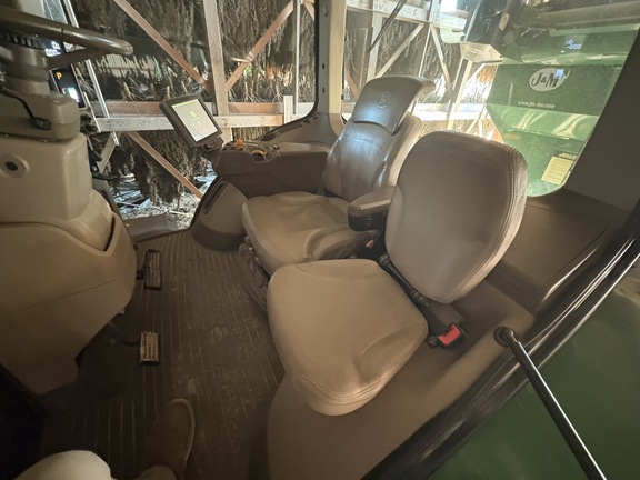 Photo of 2016 John Deere 8270R