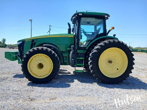 Photo of 2016 John Deere 8270R