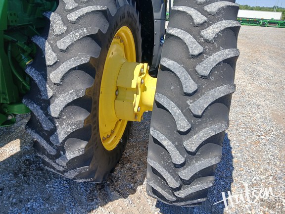 Photo of 2016 John Deere 8270R