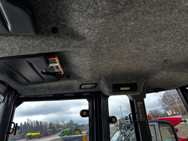 John Deere 410TJ Image 2