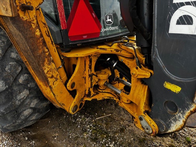 John Deere 410TJ Image 3