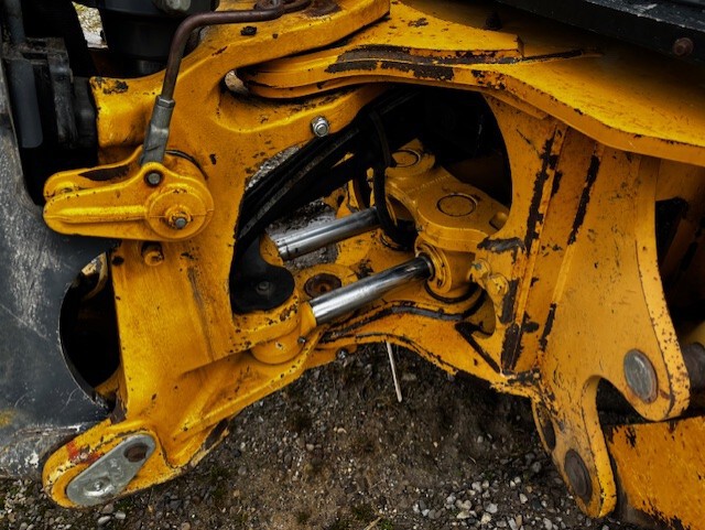 John Deere 410TJ Image 4