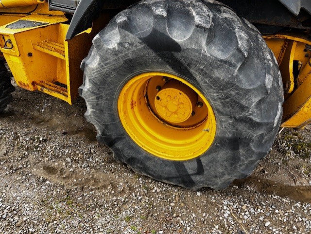 John Deere 410TJ Image 5