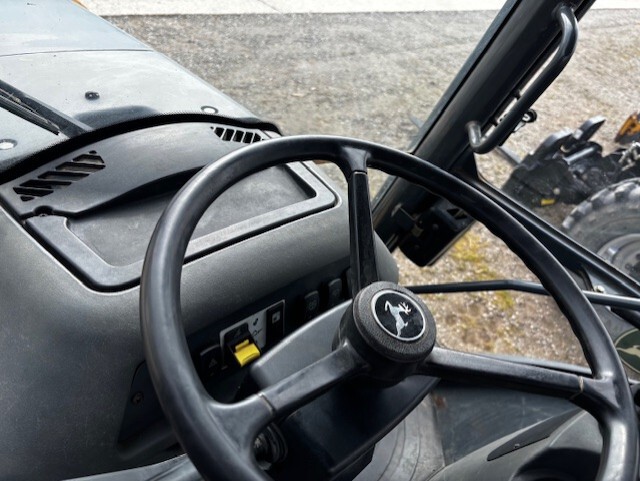 John Deere 410TJ Image 8