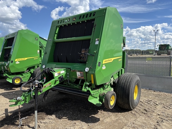  John Deere 561M