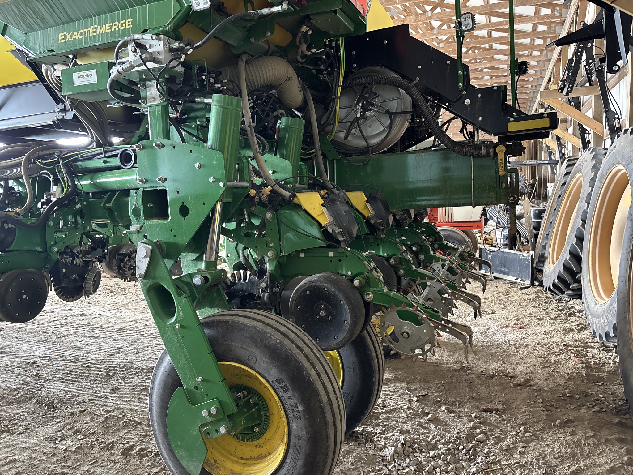 Used 2025 John Deere 1775NT Planters: Drawn at Koenig Equipment in Anna, OH - PhotoXL2