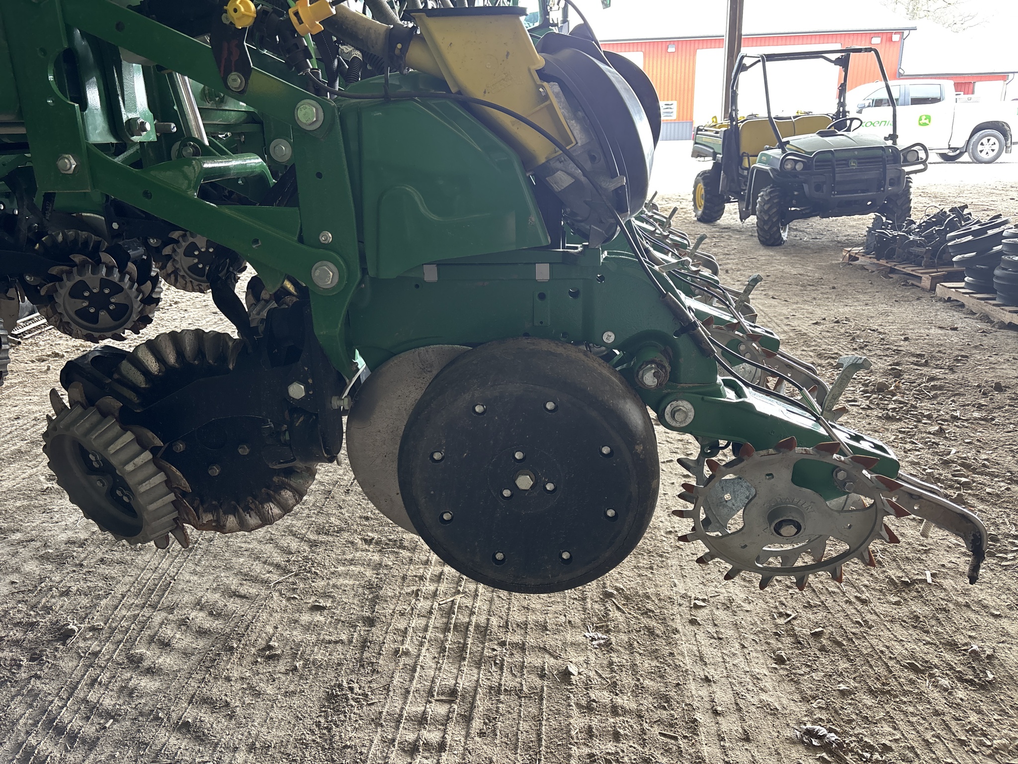 Used 2025 John Deere 1775NT Planters: Drawn at Koenig Equipment in Anna, OH - PhotoXL9