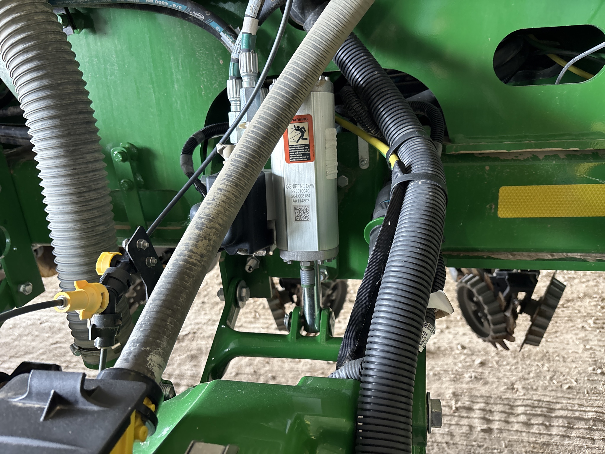 Used 2025 John Deere 1775NT Planters: Drawn at Koenig Equipment in Anna, OH - PhotoXL4