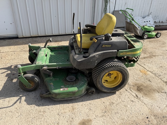 Photo of John Deere 757