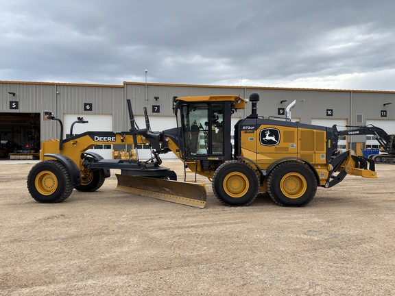 2025 John Deere 872G
