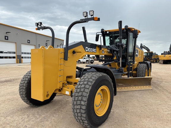 Photo of 2025 John Deere 872G