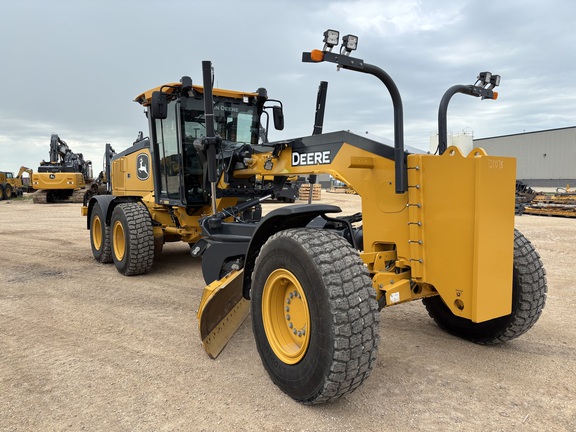 2025 John Deere 872G