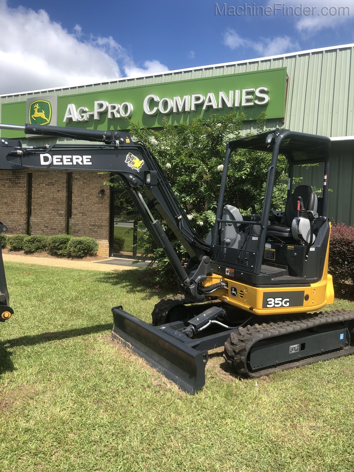 2018 John Deere 35G Image 3