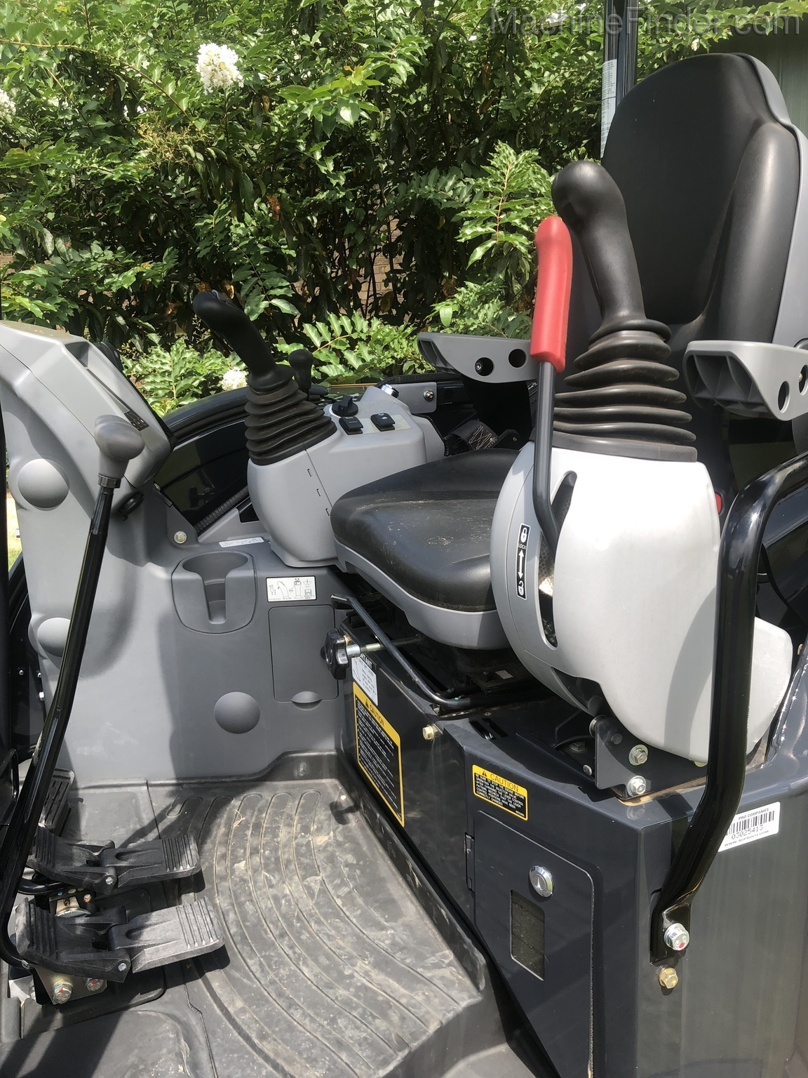 2018 John Deere 35G Image 6