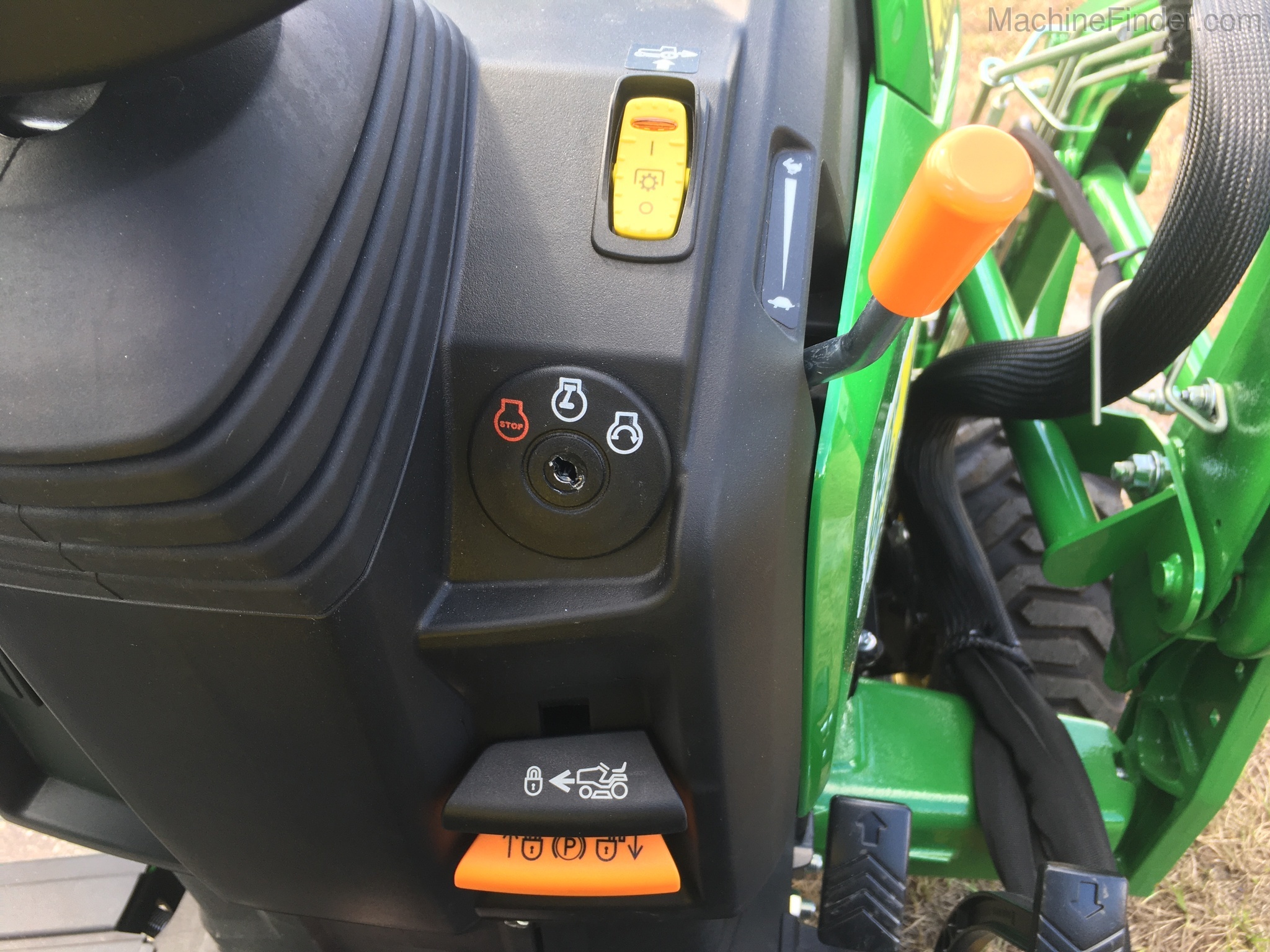 2020 John Deere 1025R TLB Image 13