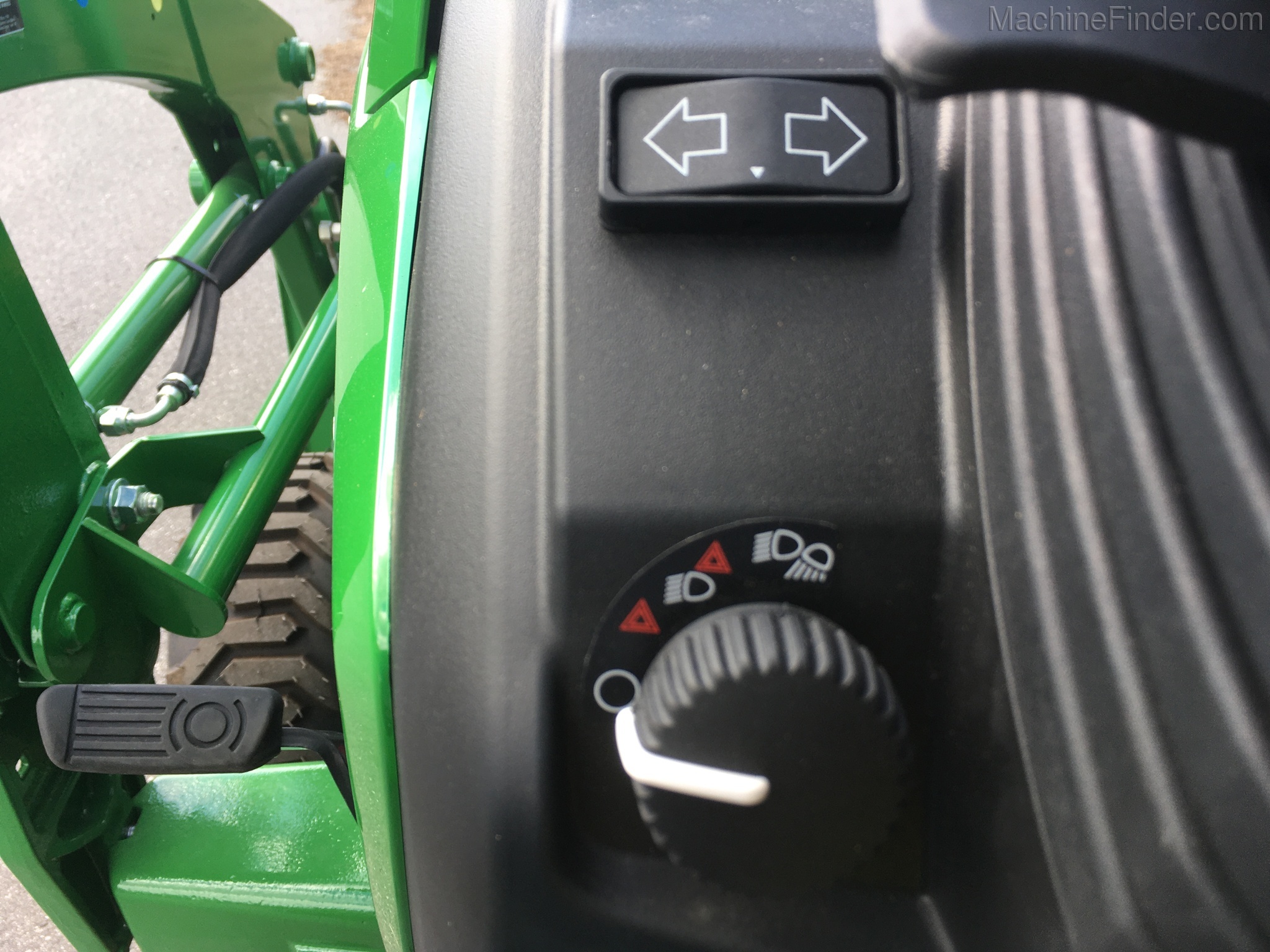 2020 John Deere 1025R TLB Image 14