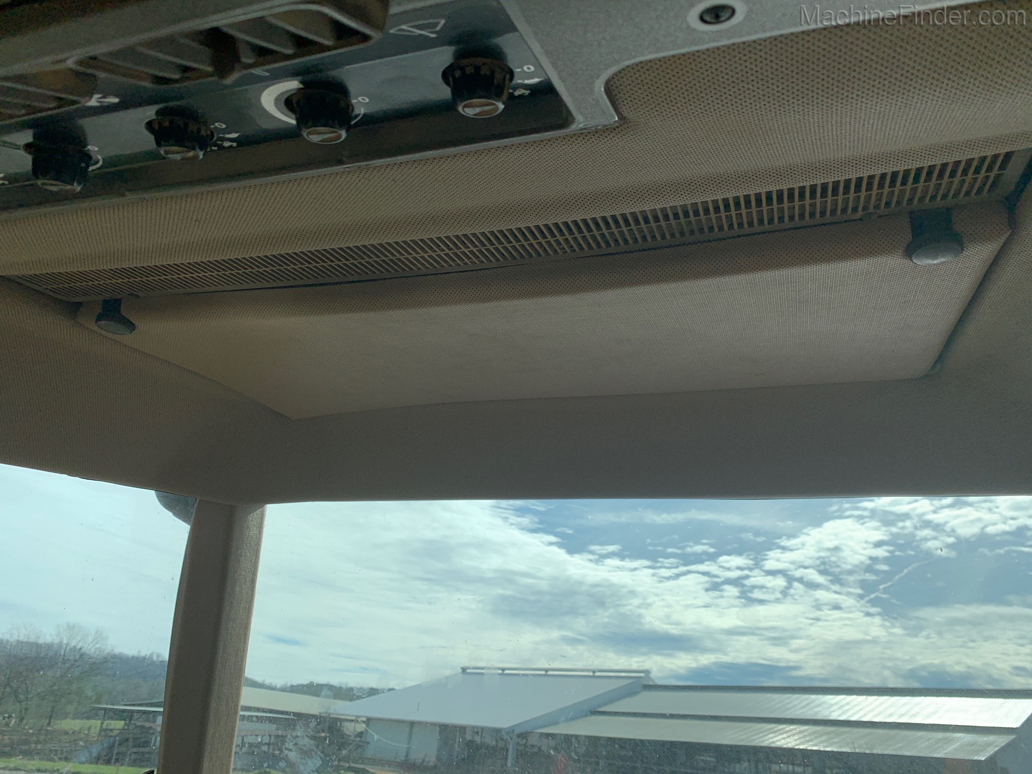 1993 John Deere 4760 Image 9