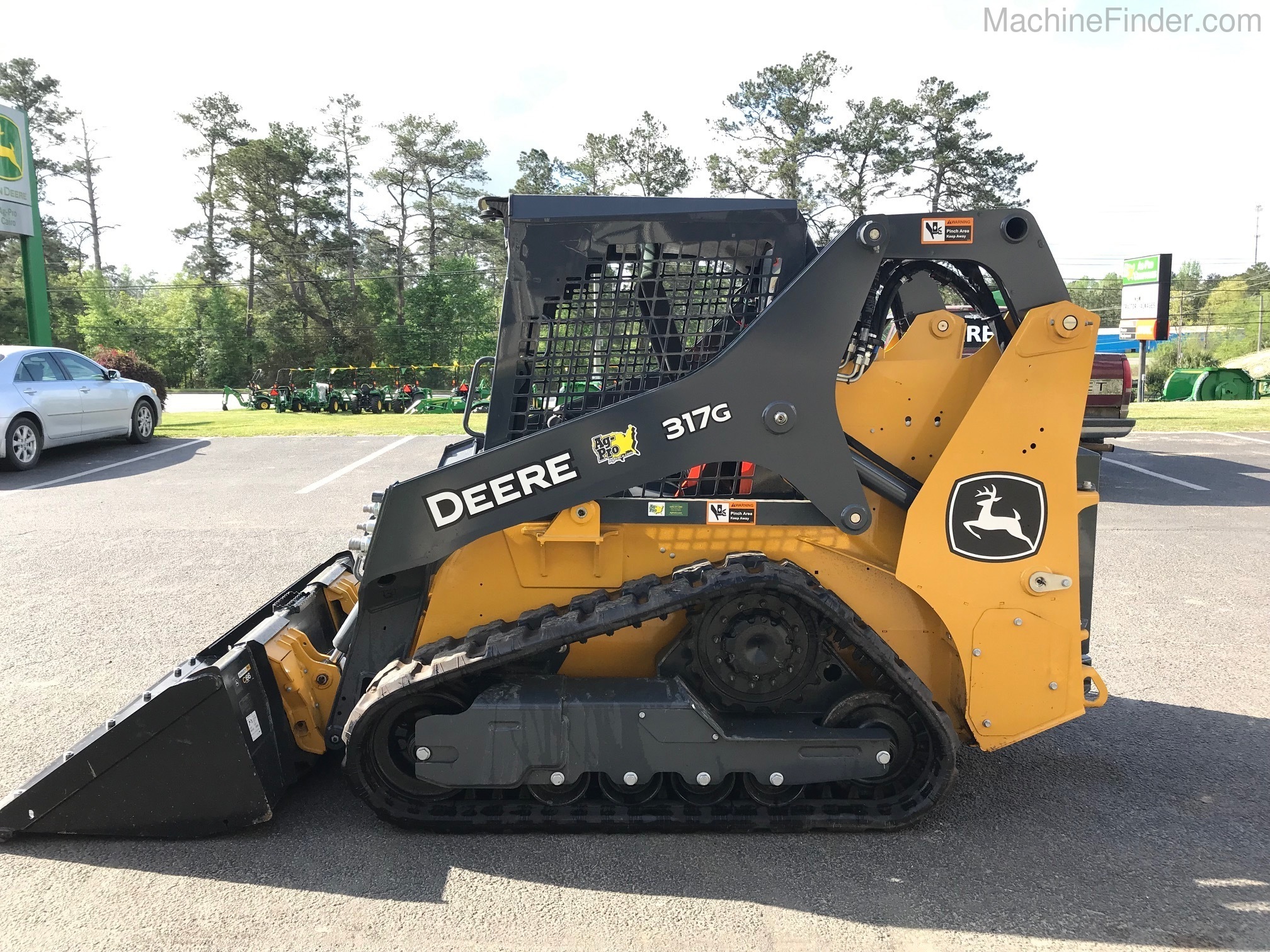 2020 John Deere 317G Image 2