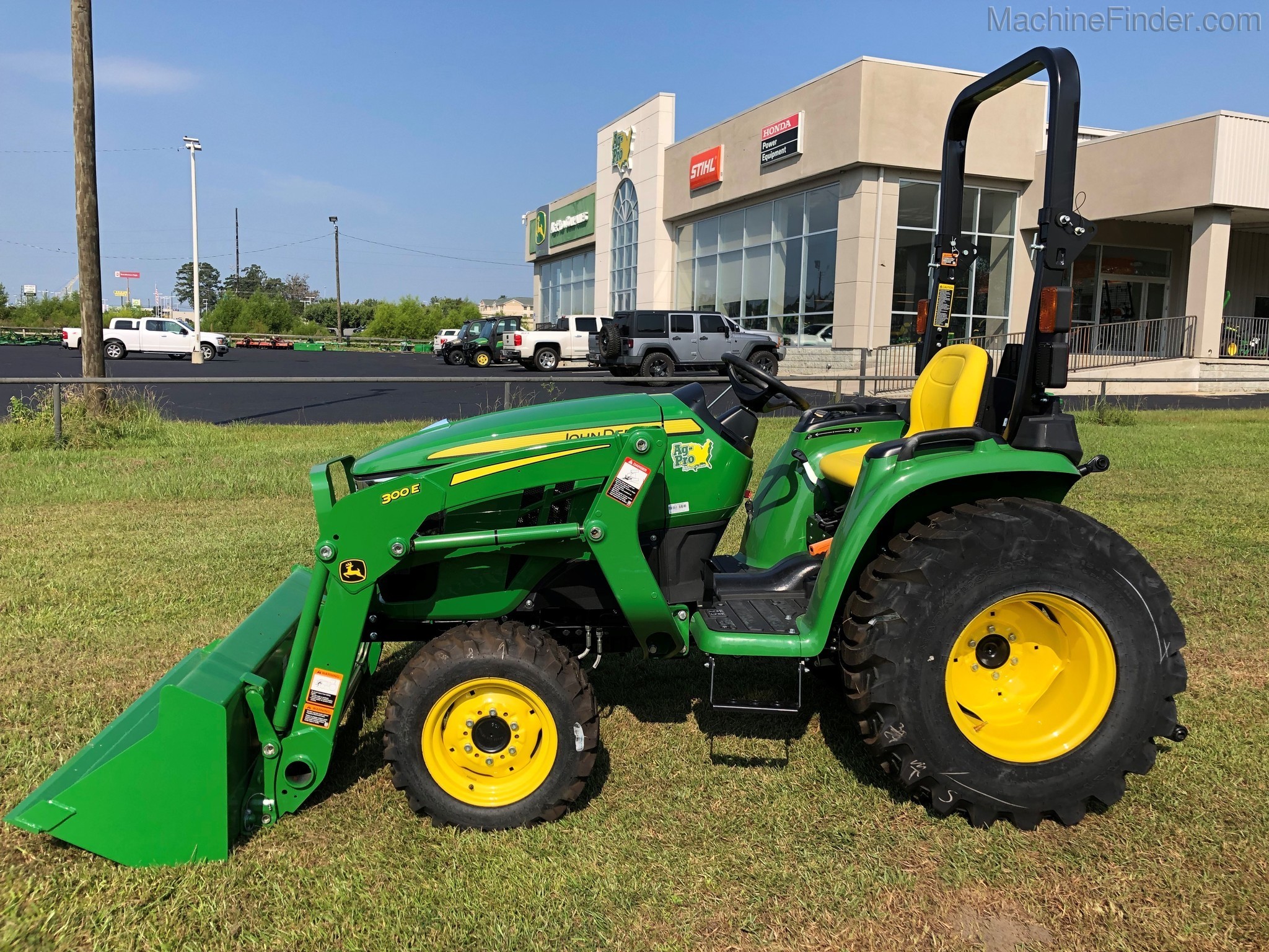 2020 John Deere 3025E Image 2