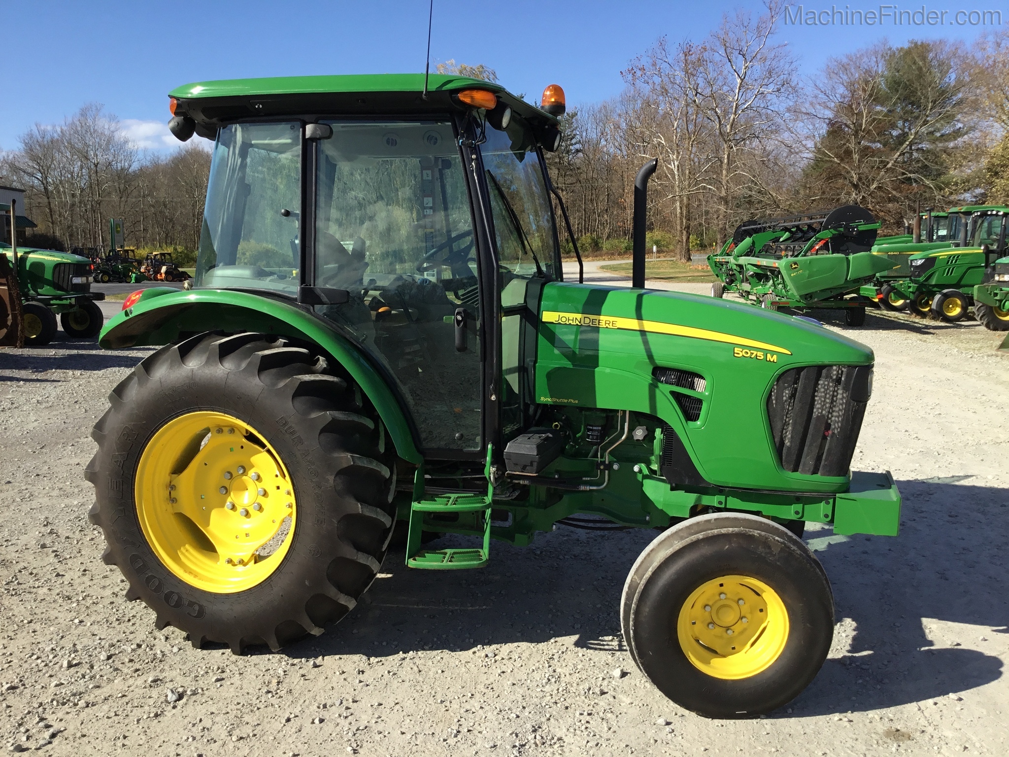 2013 John Deere 5075M Image 5
