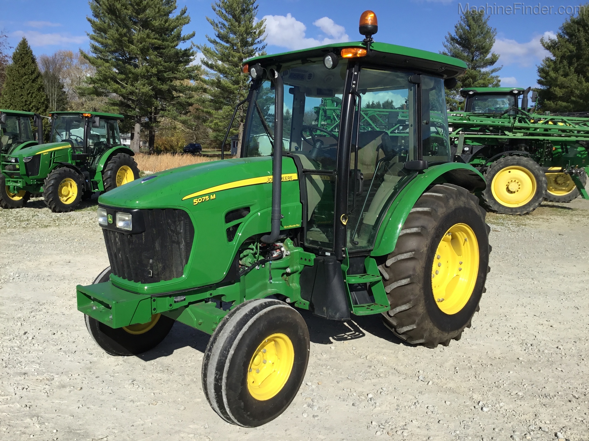 2013 John Deere 5075M Image 2