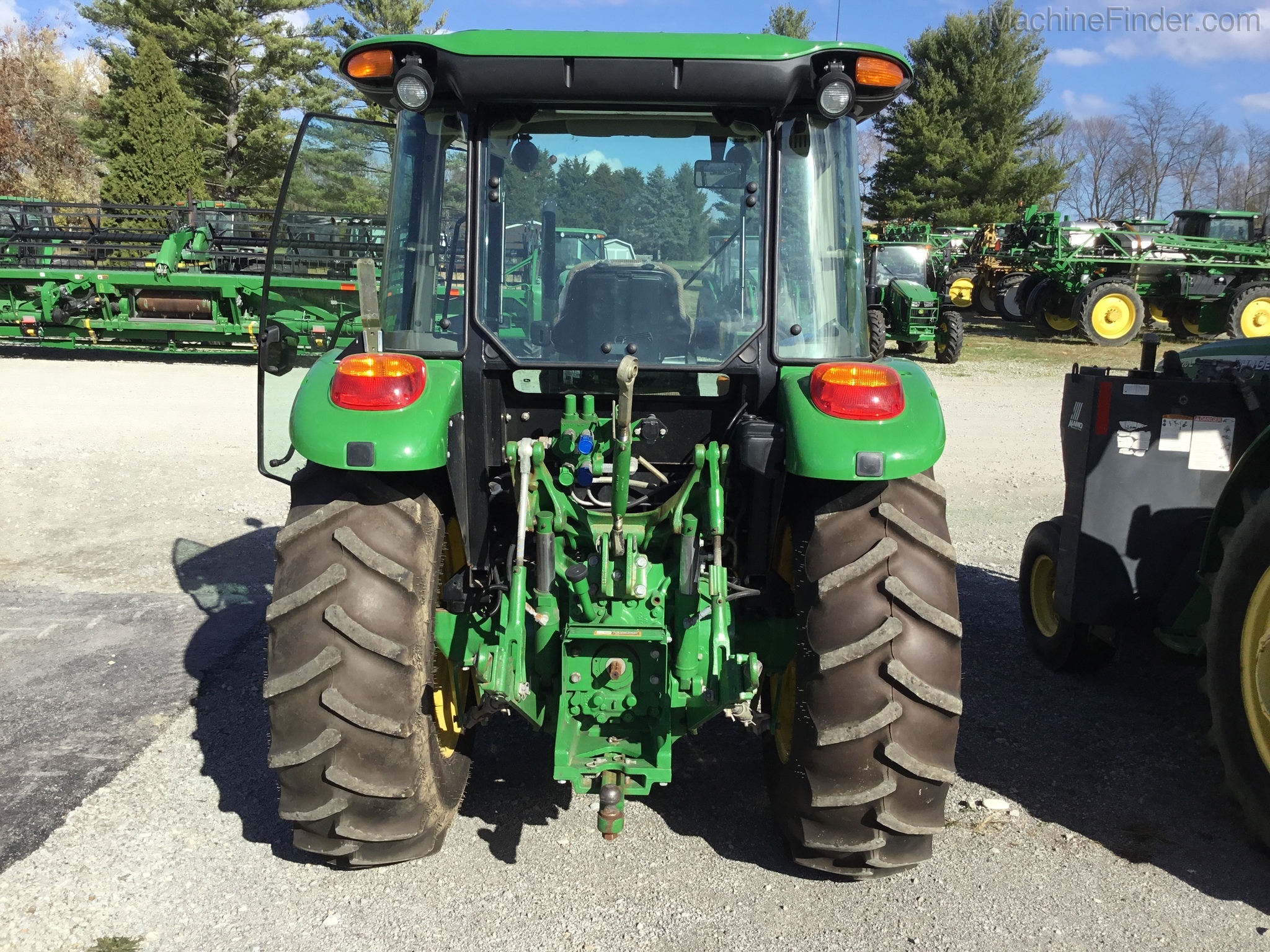 2013 John Deere 5075M Image 6