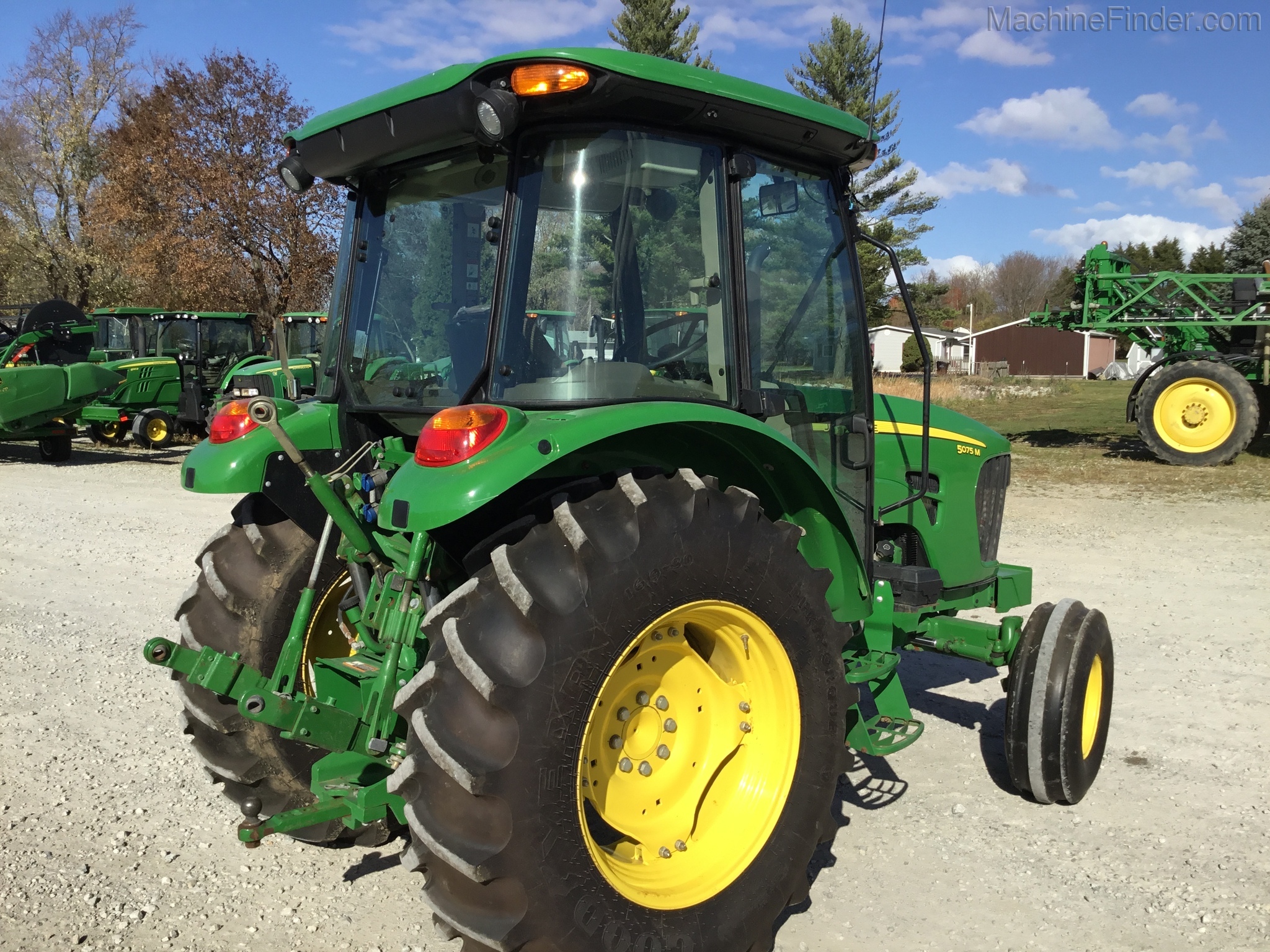 2013 John Deere 5075M Image 12