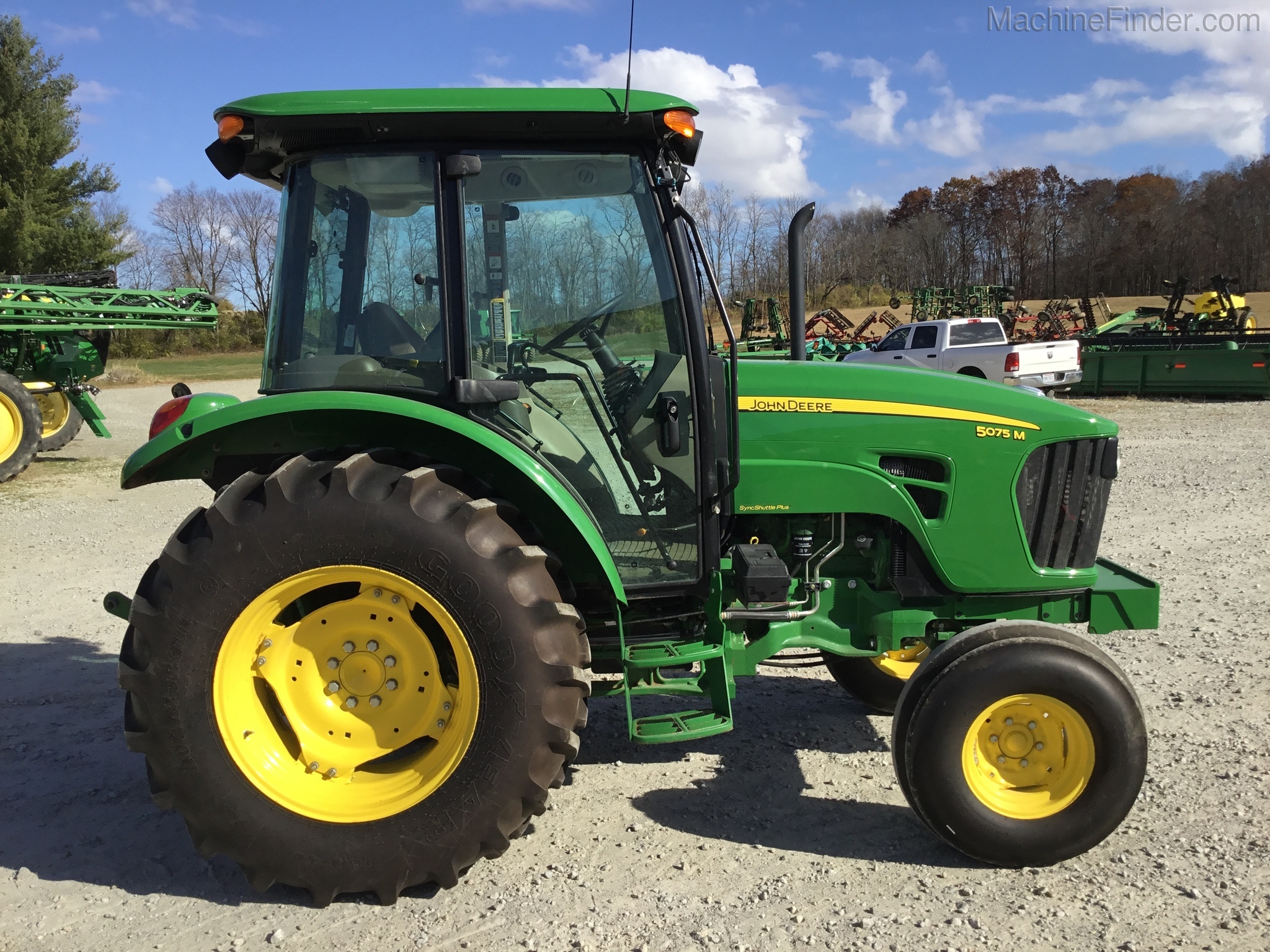 2013 John Deere 5075M Image 3