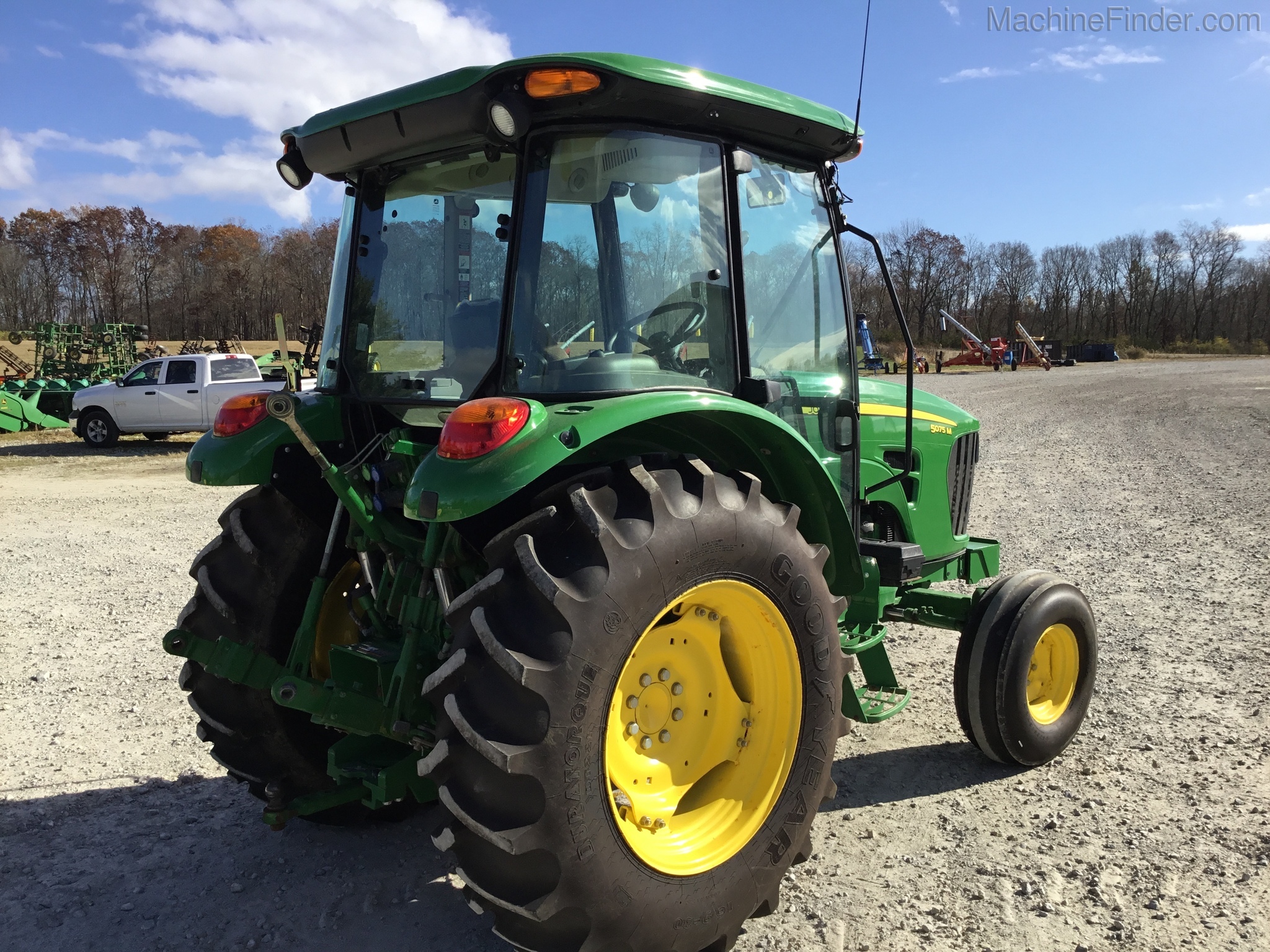 2013 John Deere 5075M Image 9
