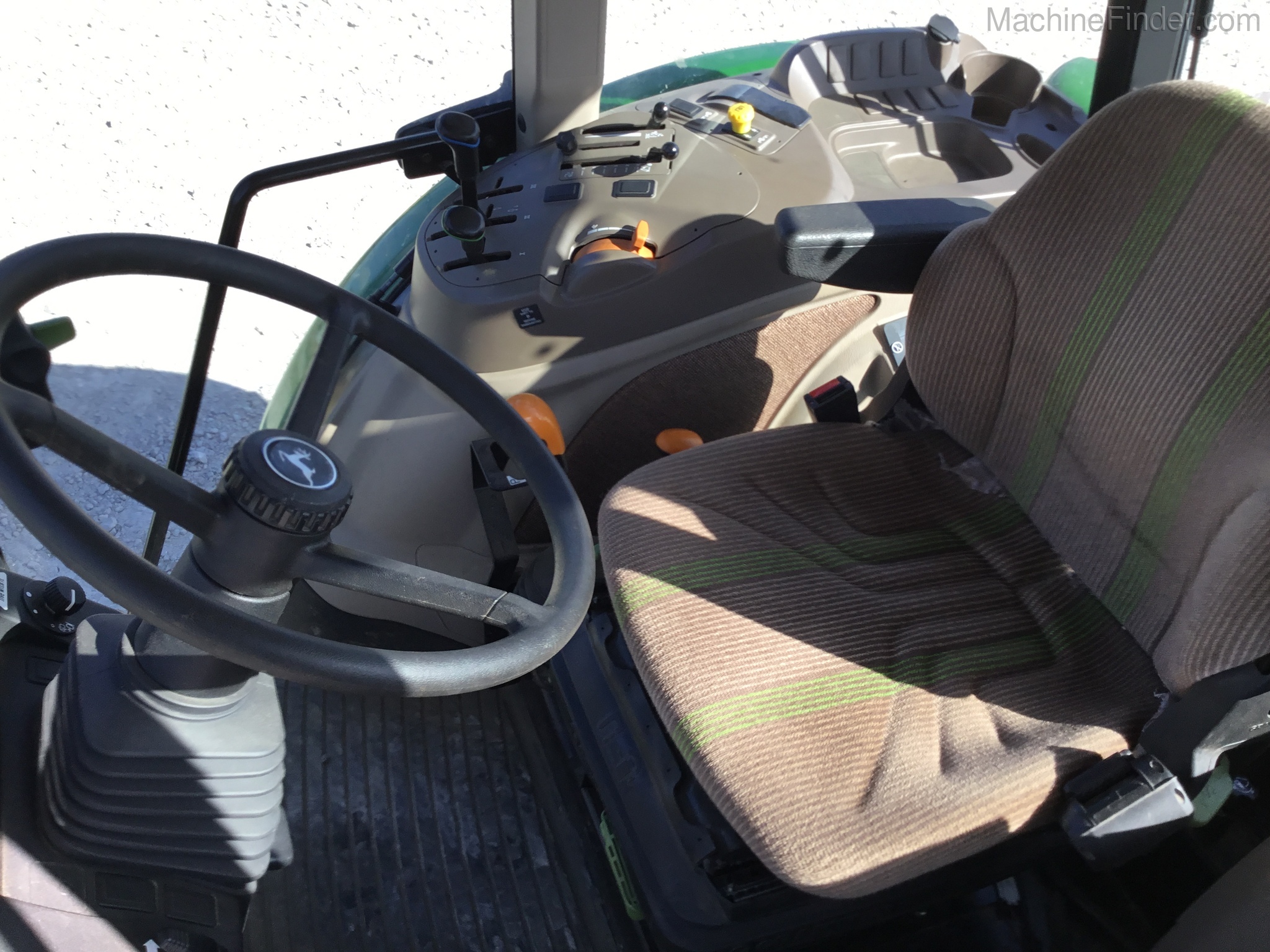 2013 John Deere 5075M Image 11