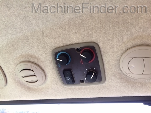 2019 John Deere 3039R CABTRACTOR Image 6